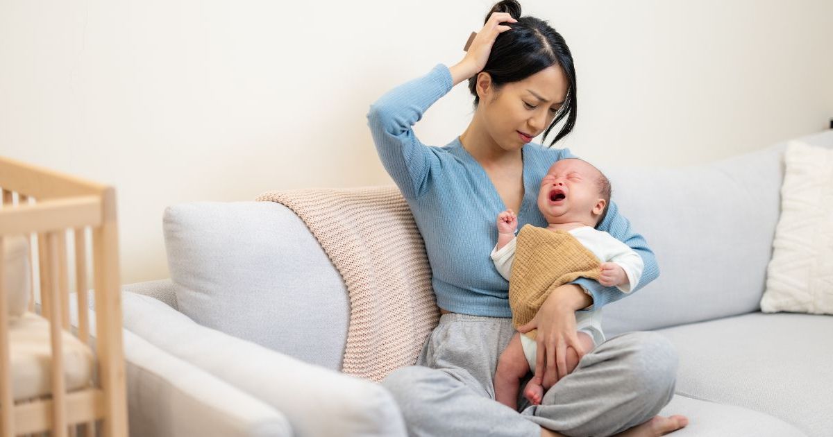 Pour calmer les pleurs de bébé, ces parents utilisent une méthode à l’ancienne : l’enfant décède et ils sont poursuivis