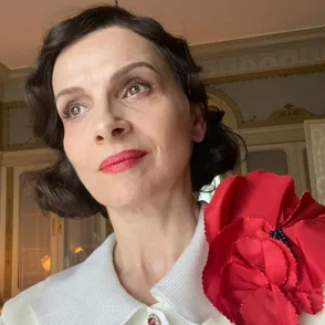 Juliette Binoche arrasa en la ceremonia inaugural de la 77ª edición de Cannes con un look que recuerda a Madonna