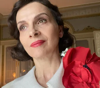 Juliette Binoche arrasa en la ceremonia inaugural de la 77ª edición de Cannes con un look que recuerda a Madonna