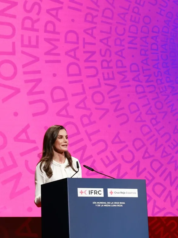 Letizia arrasa con los pantalones marineros elegantes para primavera y ya hay un clon ‘low cost’ por 19,99 € en H&M