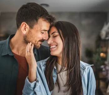 Estos 4 rasgos poco frecuentes hacen a los hombres irresistibles, según los expertos (y no tienen que ver con el físico)