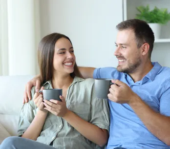 10 señales claras que demuestran que le gustas mucho (aunque nunca lo diga en voz alta)