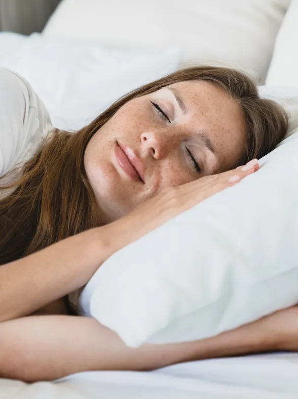 Dormir bien ya no es suficiente: estos 6 hábitos nocturnos mejoran tu bienestar y son el secreto para vivir más feliz