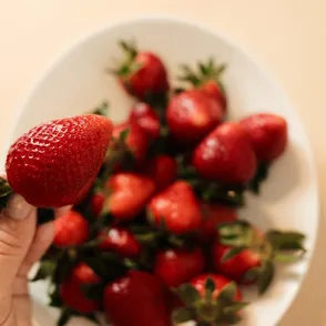 ¿Tus fresas se estropean rápido? Este es el error que estás cometiendo al conservarlas (y es más típico de lo que crees)