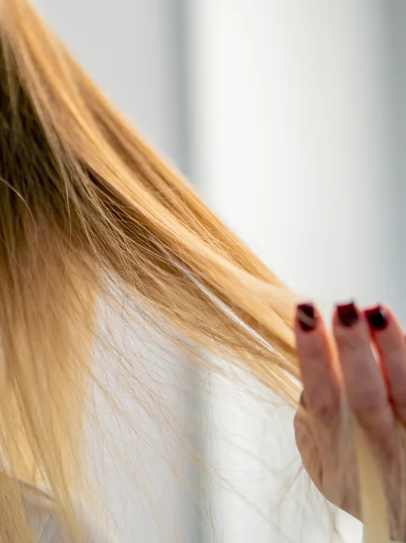 Los expertos se ponen de acuerdo: este es el aceite natural ideal para fortalecer y dar volumen al cabello fino y débil