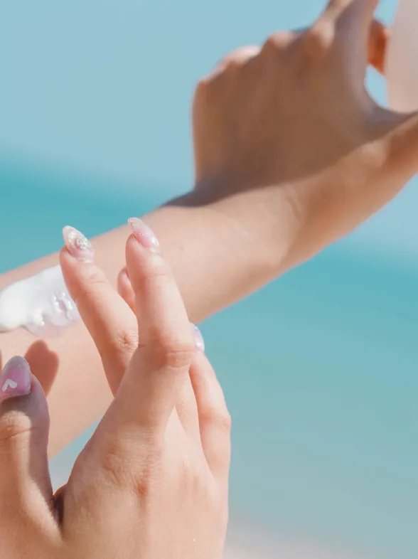 Así es como deberías elegir tu protector solar (y no tiene que ver solo con el FPS), según una farmacéutica