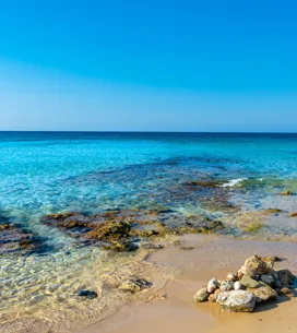 Ni Ibiza ni Cerdeña: las “Maldivas de Salento” son el secreto mejor guardado del sur de Italia para un verano de ensueño