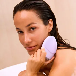 Participa en el sorteo de Enfemenino x FOREO y gana un LUNA™ 4, el limpiador facial ideal para pieles sensibles