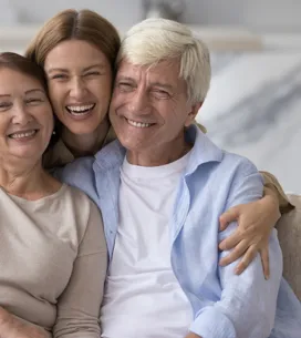 6 señales de que tus padres te educaron con inteligencia emocional (y por eso siguen estando tan presentes a día de hoy)