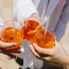 'Aperol Spritz nails': el tono de uñas, inspirado en el cóctel popular del verano, que está arrasando esta temporada
