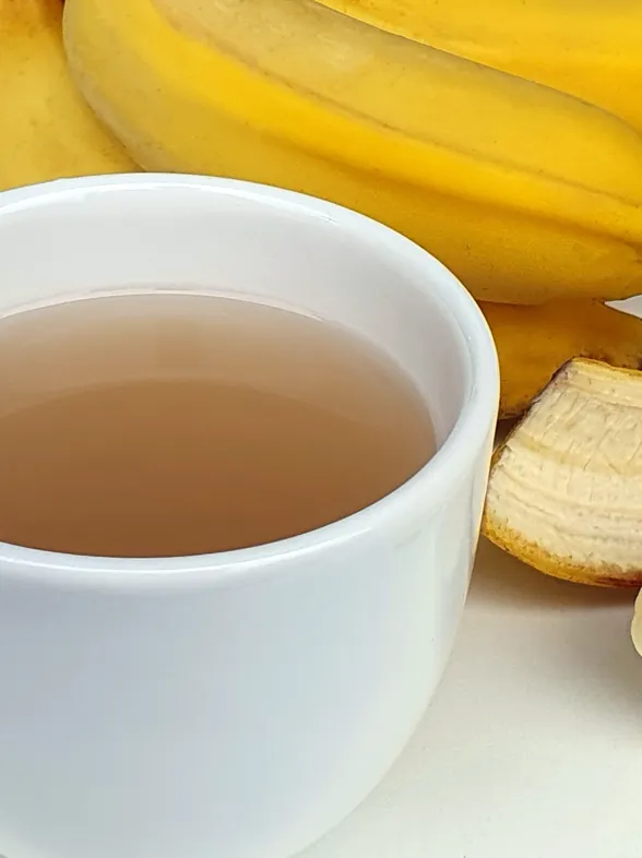 JousFit, experta en fitness: "si hierves la cáscara del plátano conseguirás el mejor té para dormir profundamente"