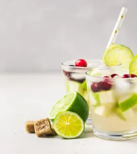 Adiós a la hinchazón y la retención de líquidos: 7 bebidas antiinflamatorias para sentirte más ligera (y saben genial)