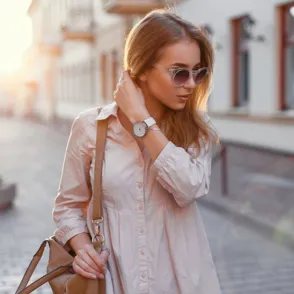 Cortefiel rebaja (desde 14,99€) sus vestidos más frescos y elegantes que te salvarán del calor (camiseros, bordados...)