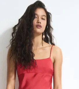 5 vestidos lenceros rebajados (desde 14€) que las mujeres más elegantes llevarán en cenas veraniegas: midi, bordados...