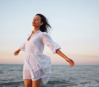 Lidl lo vuelve a hacer: rebaja su vestido con bordado calado elegante que promete agotarse ya (y cuesta solo 11,99 €)