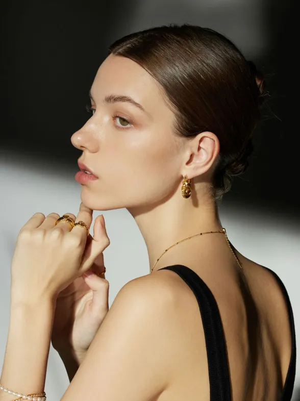 Parfois agotará el mono satinado de invitada más elegante por 19,99€: cómodo, estiloso y sienta bien a todas