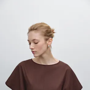 Massimo Dutti rebaja (desde 35,95 €) los 10 vestidos elegantes que amarán las mujeres estilosas: midi, satén, lino...