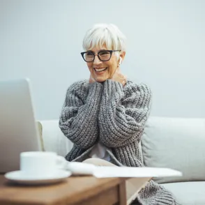 Estos son los 4 cortes de pelo corto que más favorecen y rejuvenecen después de los 70, según una estilista