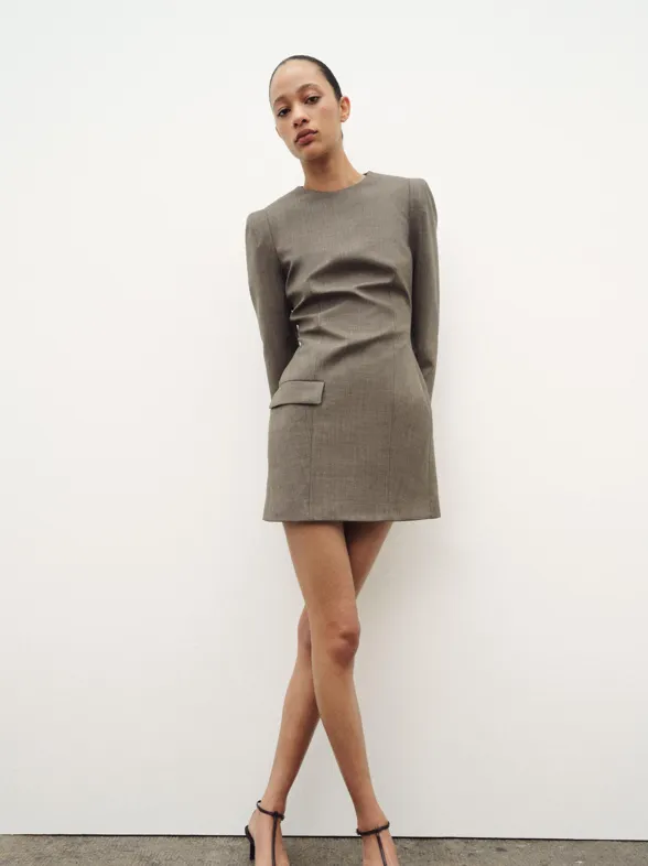 Soy editora de moda y estos 3 vestidos de Zara rebajados ya son mis favoritos de entretiempo: elegantes y desde 5,99€