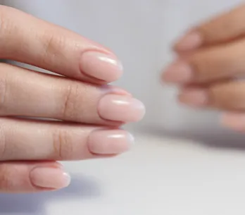 Adiós a las uñas nude: las BB cream nails llegan para darle un toque natural y elegante a tus manos este verano