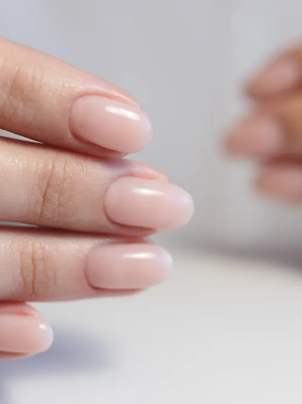Adiós a las uñas nude: las "BB cream nails" llegan para darle un toque natural y elegante a tus manos este verano