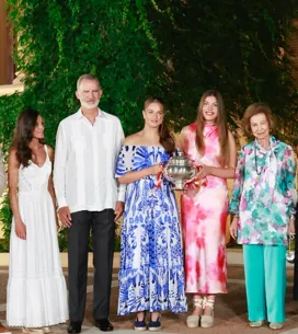 La Infanta Sofía brilla en su debut oficial en Marivent con un vestido rosa de Zara agotado (pero hay uno muy similar)