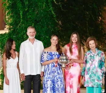 La Infanta Sofía brilla en su debut oficial en Marivent con un vestido rosa de Zara agotado (pero hay uno muy similar)