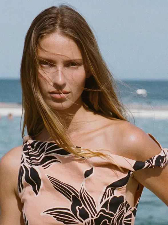5 vestidos rebajados en Zara, Mango y H&M que amarán las mujeres boho elegantes desde 9€: fresquitos y no marcan