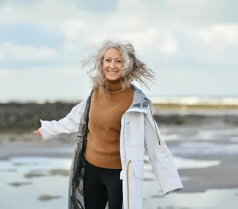 Un estudio lo confirma: este ejercicio después de los 50 puede reducir tu edad biológica en 16 años (y es fácil)