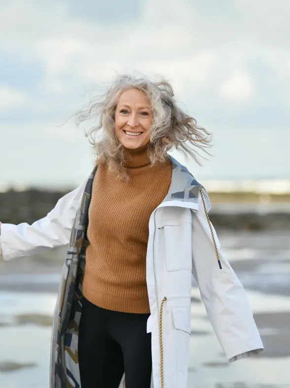 Un estudio lo confirma: este ejercicio después de los 50 puede reducir tu edad biológica en 16 años (y es fácil)