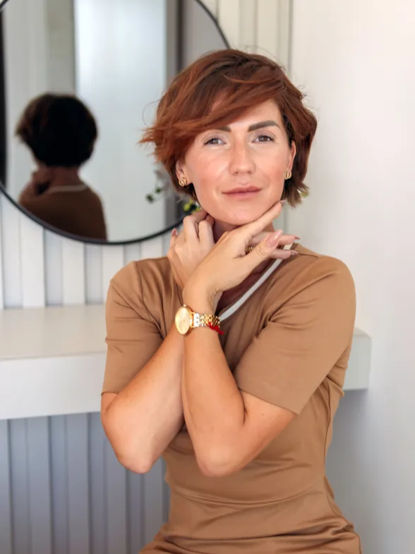 Skechers agotará los mocasines que las mujeres elegantes llevarán este otoño en el color de 2025: cómodos y suman altura