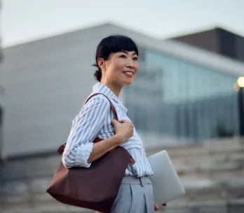 El bolso de oficina más elegante y práctico está en Parfois por solo 12,99 €: beige y con espacio para el portátil