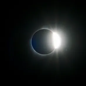 La astróloga Bérénice Delignat advierte: El otoño de 2025 arrancará con dos eclipses que afectarán a estos signos