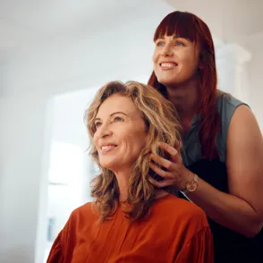 Del balayage al 'smoothfiller': el tratamiento de otoño que suaviza y controla el encrespado después del verano