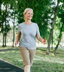 Olvídate de correr: este deporte suave y efectivo quema calorías y refuerza la capacidad respiratoria sin cansarte