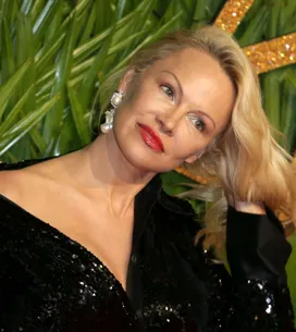 Del rubio al cobrizo: así es el nuevo corte ochentero de Pamela Anderson con efecto rejuvenecedor que arrasará en otoño