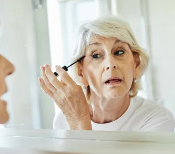 Cejas finas a partir de los 50: 3 tratamientos para engrosarlas, rejuvenecer la mirada e incluso retrasar las canas