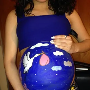 Belly Painting: zwangere vrouwen die hun ronde buik schilderen (in beeld)