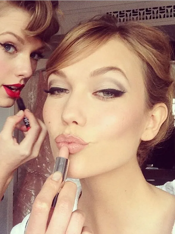 O backstage do baile do MET pelas lentes das celebridades