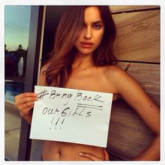 Irina Shayk, criticada por posar desnuda para una campaña solidaria