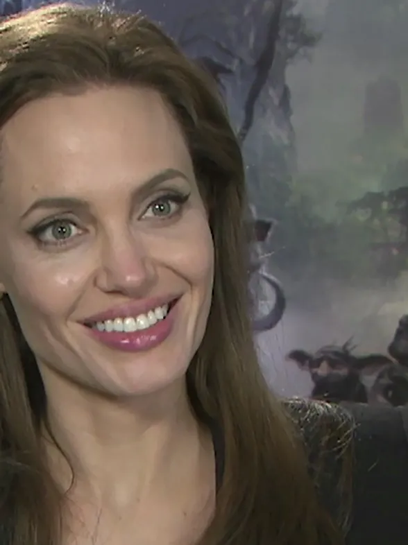 Angelina Jolie: exclusieve interviews over haar nieuwe film Maleficent en haar priv&eacute;leven