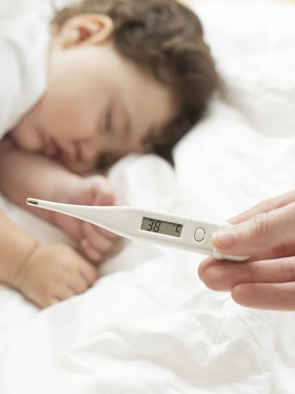 Mi bebé tiene fiebre, ¿debería preocuparme?