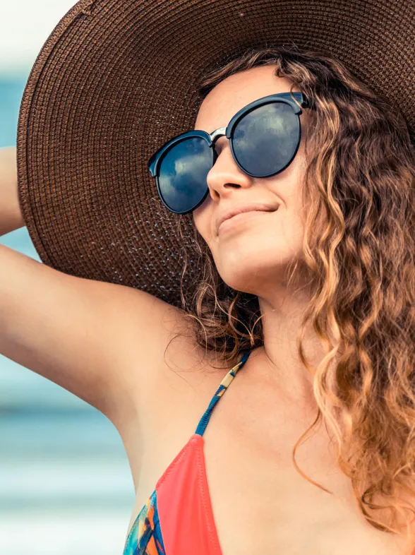 Cuida tu pelo después del sol y luce melena este verano