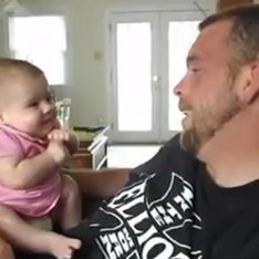 Un bebé de dos meses dice te quiero a su papá