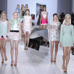 Giambattista Valli lanza 'Giamba', su línea de prêt-à-porter