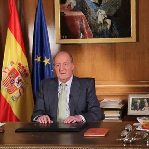 Los famosos opinan sobre la abdicación del Rey vía Twitter