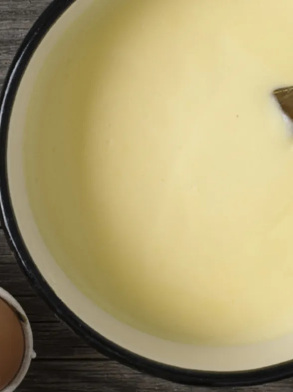 La crema inglesa, el toque british que necesitan tus postres