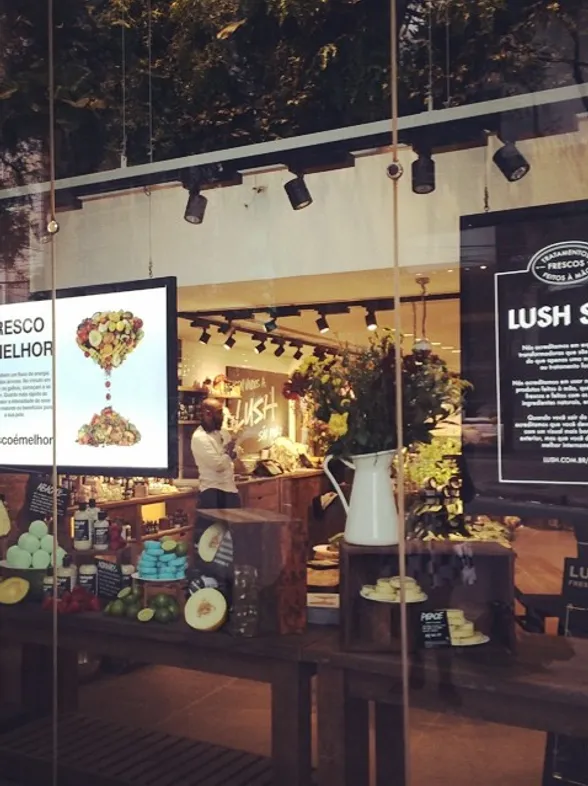 Ela voltou! Lush reabre as portas no Brasil com loja e spa