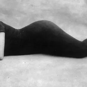 Annette Kellerman, defensora del bañador ajustado y arrestada por ello en 1907