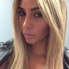 Kim Kardashian vuelve a ser rubia... ¡por un ratito! Repasamos todos sus cambios de look